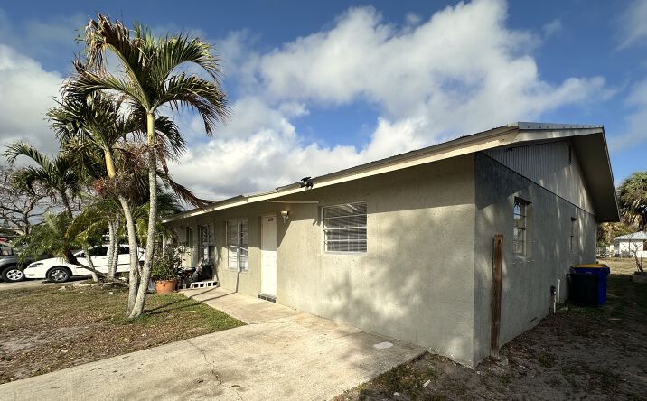 Pictures of Multifamily property located at 3365 Southeast Garden Street, Stuart, FL 34997 for sales - image #1