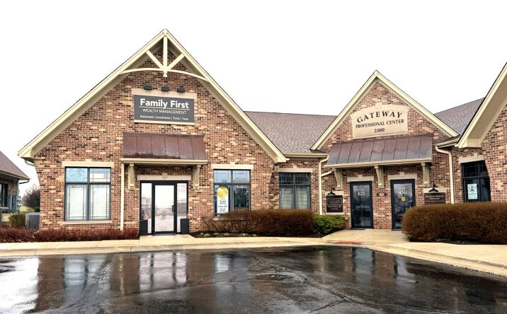 Pictures of Office property located at 2560 Hauser Ross Dr, Units 400 & 425, Sycamore, IL 60178 for sales - image #1