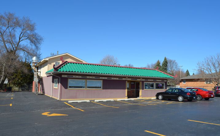 Pictures of Retail property located at 1044 E NINTH ST, LOCKPORT, IL 60441-3218 for sales - image #1
