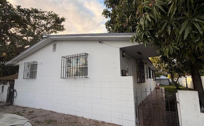 Pictures of Multifamily property located at 41 E 20th St, Hialeah, FL 33010 for sales - image #1