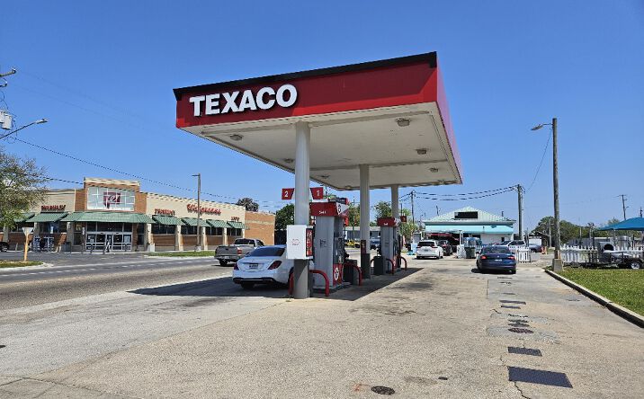 Pictures of Retail, Mixed Use property located at 119 W RAILROAD ST, LONG BEACH, MS 39560-4559 for sales - image #1