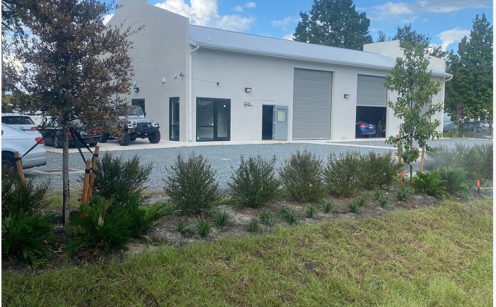Pictures of Retail property located at 5235 Mile Stretch Drive, Holiday, FL 34690 for sales - image #1