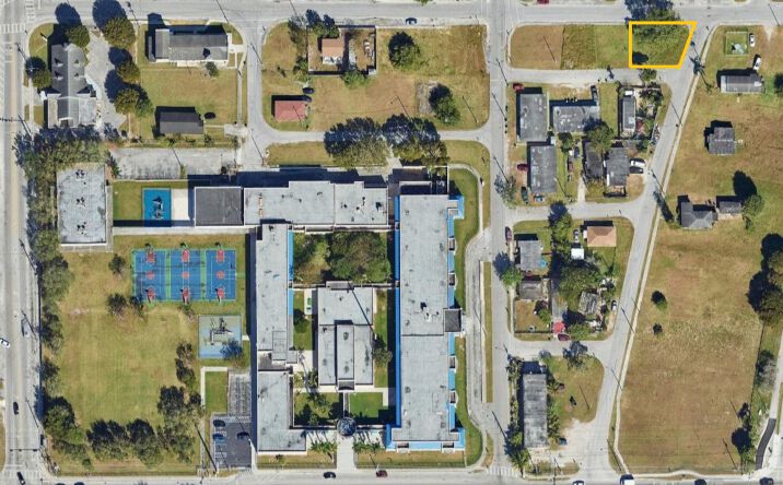 Pictures of Retail, Land property located at 300 Southwest 6th Street, Homestead, FL 33030 for sales - image #1
