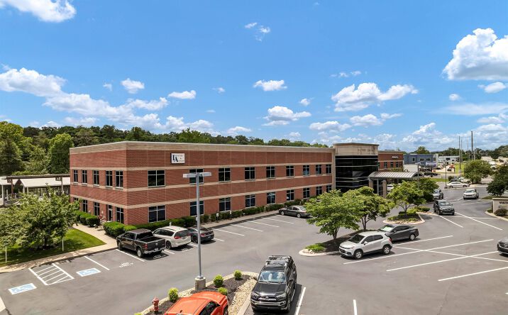 Pictures of Office property located at 575 OAK RIDGE TPKE, OAK RIDGE, TN 37830-7100 for sales - image #1