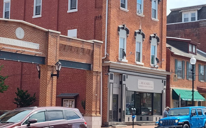 Pictures of Retail, Multifamily, Office property located at 31 East Main Street, Waynesboro, PA 17268 for sales - image #1