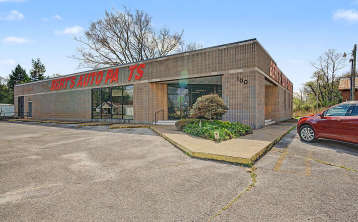 Pictures of Retail property located at 100 Hopkinsville Street, Russellville, KY 42276 for sales - image #1