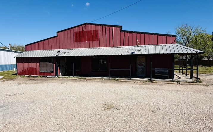 Pictures of Retail property located at 2024 E MULBERRY ST, ANGLETON, TX 77515 for sales - image #1