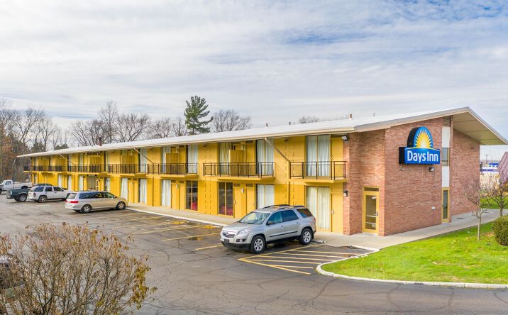 Pictures of Hospitality property located at 1300 YOUNGSTOWN WARREN RD, NILES, OH 44446 for sales - image #1