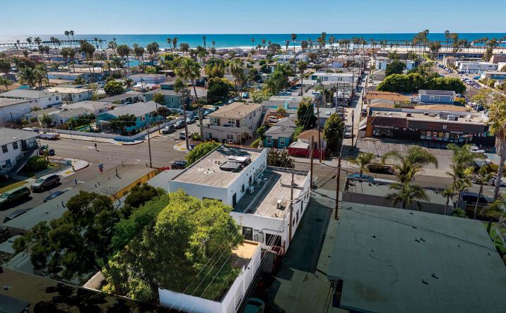 Pictures of Multifamily property located at 2175 Bacon St, San Diego, CA 92107 for sales - image #1