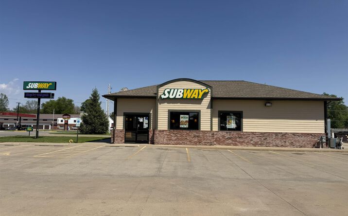 Pictures of Retail property located at 201 E CHESTNUT Street, Mason City, IL 62644 for sales - image #1