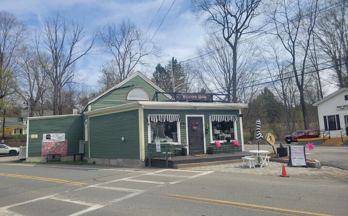 Pictures of Retail property located at 9 W MAIN ST, GROTON, MA 01450 for sales - image #1