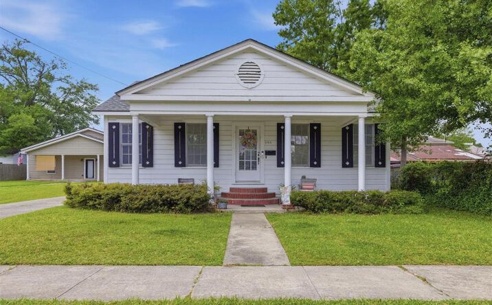 Pictures of Multifamily property located at 1708 W Common St Street, Lake Charles, LA 70601 for sales - image #1