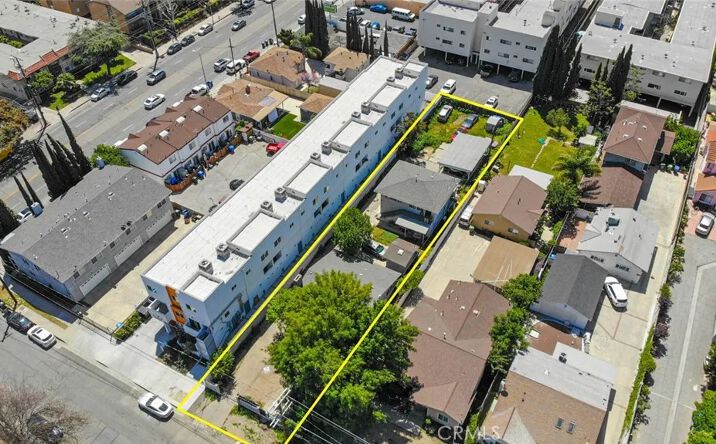Pictures of Multifamily property located at 14918 Wyandotte, Van Nuys, CA 91405 for sales - image #1