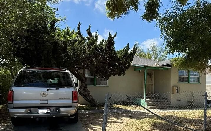 Pictures of Multifamily property located at 1064 253rd, Harbor City, CA 90710 for sales - image #1