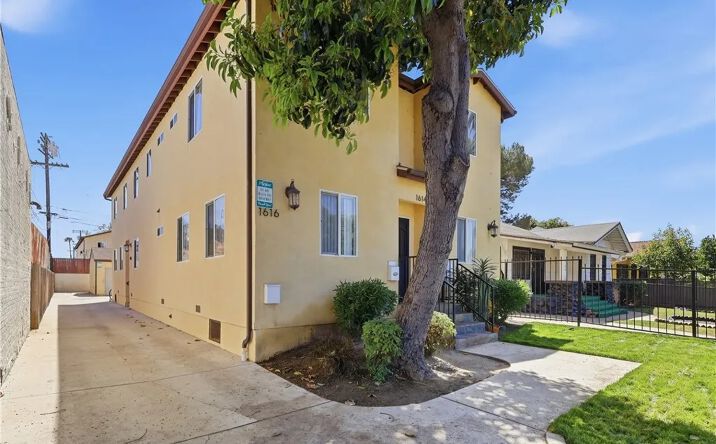 Pictures of Multifamily property located at 1614 W 39th Place, Los Angeles, CA 90062 for sales - image #1