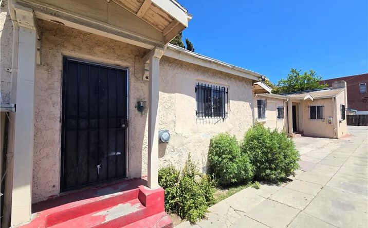 Pictures of Multifamily property located at 1914 Locust, Long Beach, CA 90806 for sales - image #1