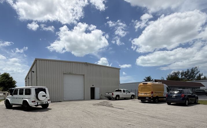 Pictures of Industrial property located at 11575 MARSHWOOD LN, FORT MYERS, FL 33908 for sales - image #1