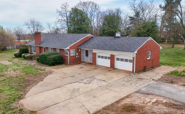 Pictures of Office property located at 1001 E Lynchburg Salem Turnpike, Bedford, VA 24523 for sales - image #1