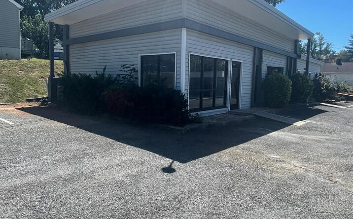 Pictures of Office property located at 1401 Lakeside Dr, Lynchburg, VA 24501 for sales - image #1