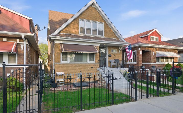 Pictures of Multifamily property located at 5433 S Homan Avenue, Chicago, IL 60632 for sales - image #1