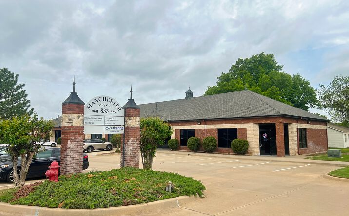 Pictures of Office property located at 825 South Kelly Avenue, Edmond, OK 73003 for sales - image #1