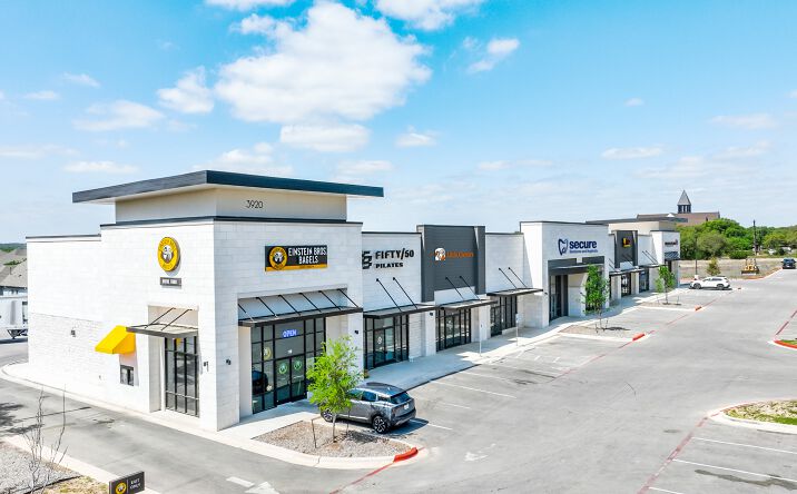 Pictures of Retail property located at 3920 WILLIAMS DR, GEORGETOWN, TX 78628 for sales - image #1