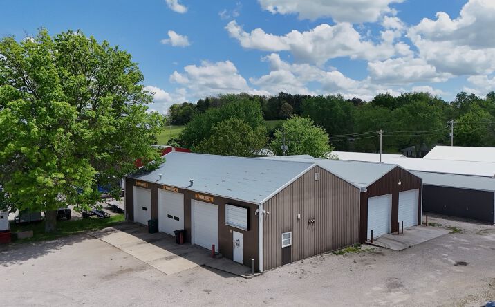 Pictures of Retail, Industrial property located at 828 Commercial Street, Marshfield, MO 65706 for sales - image #1