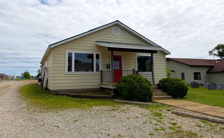 Pictures of Retail, Office, Business for Sale property located at 310 East Washington Boulevard, Cuba, MO 65453 for sales - image #1