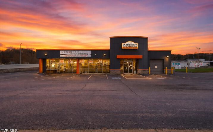 Pictures of Retail, Office, Business for Sale property located at 2214 West Elk Avenue, Elizabethton, TN 37643 for sales - image #1