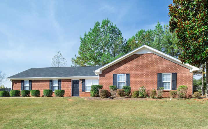 Pictures of Multifamily property located at 100 OAK BLUFF DR, ATHENS, GA 30607 for sales - image #1