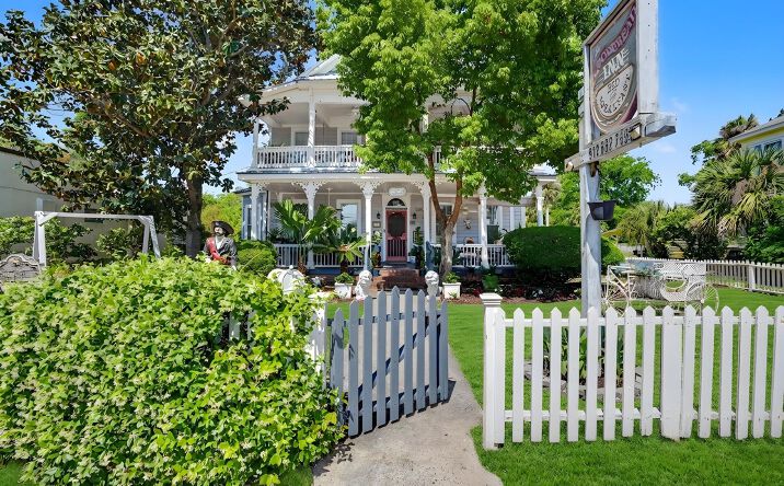 Pictures of Mixed Use, Business for Sale property located at 209 Osborne St, St. Marys, GA 31558 for sales - image #1