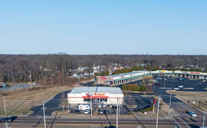 Pictures of Retail property located at 2920 LAMAR AVE, MEMPHIS, TN 38114 for sales - image #1
