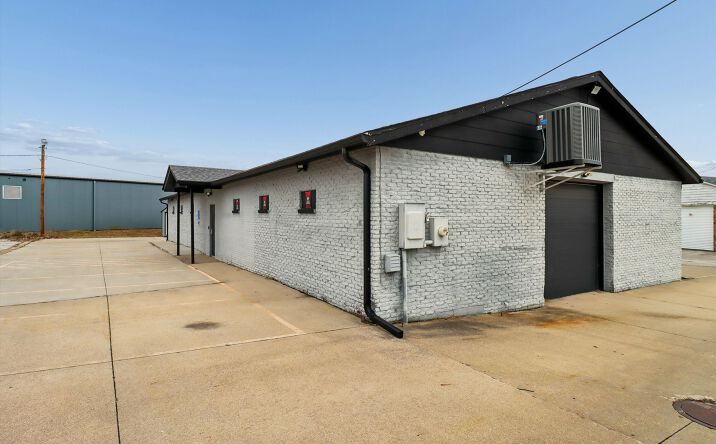 1525 E Army Post Rd, Des Moines