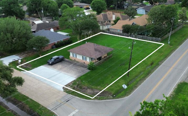 Pictures of Office property located at 610 Cindyrella Dr, Highlands, TX 77562 for sales - image #1