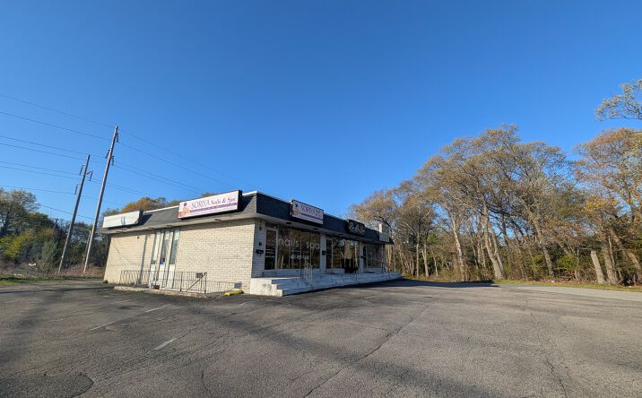 Pictures of Retail property located at 650 Greenwich Avenue, Warwick, RI 02886 for sales - image #1