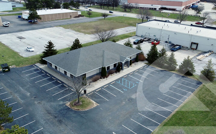 Pictures of Retail, Office property located at 370 Osage Drive, Maumee, OH 43537 for sales - image #1