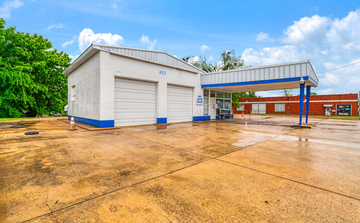 Pictures of Retail, Industrial, Business for Sale property located at 455 N MAIN ST, PARIS, TX 75460 for sales - image #1
