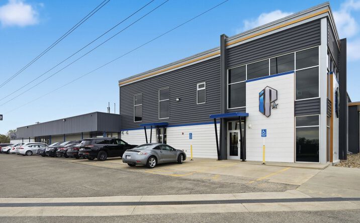 Pictures of Office, Industrial property located at 1224 La Porte Road, Waterloo, IA 50702 for sales - image #1