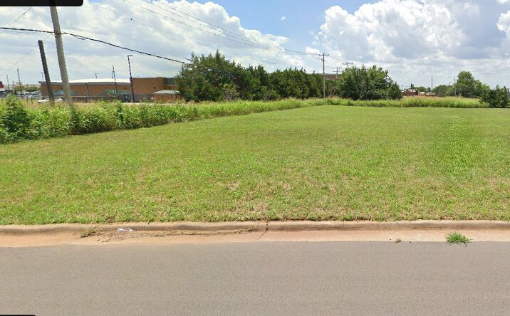 Pictures of Land property located at 3901 N Lindsay, Oklahoma City, OK 73105 for sales - image #1