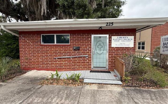 Pictures of Office, Special Purpose, Retail property located at 225 N 2ND Street, Palatka, FL 32177 for sales - image #1