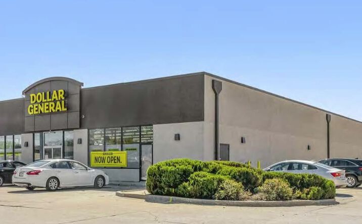 Pictures of Retail property located at 3261 E EUCLID AVE, DES MOINES, IA 50317 for sales - image #1