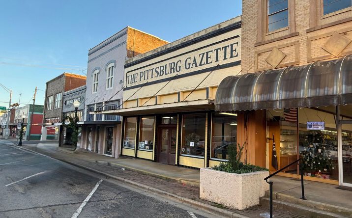 Pictures of Retail property located at 112 Quitman St, Pittsburg, TX 75686 for sales - image #1