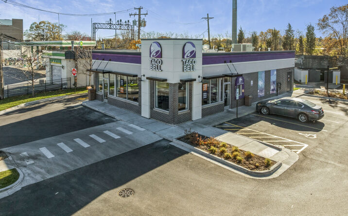 Pictures of Retail property located at 5224 North Northwest Highway, Chicago, IL 60630 for sales - image #1