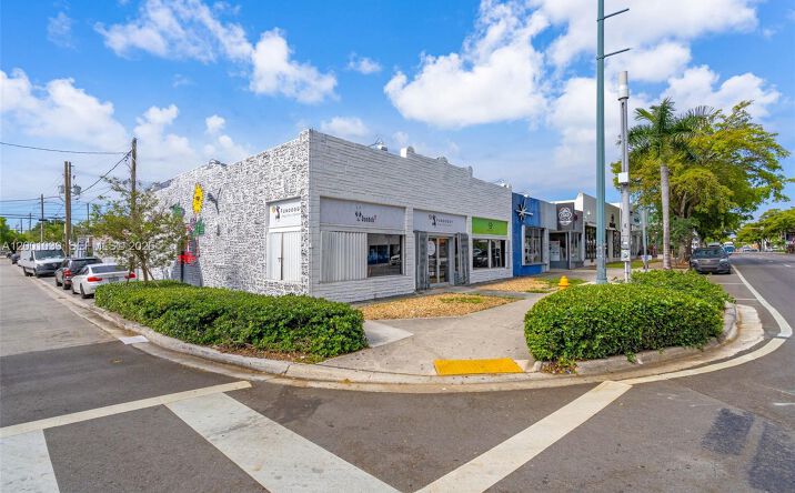 Pictures of Retail property located at 1000 SW 8th St, Miami, FL 33130 for sales - image #1