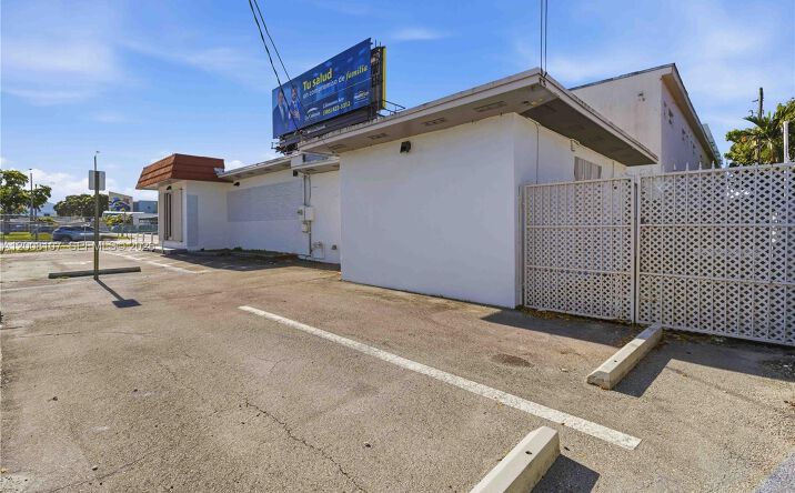 Pictures of Mixed Use, Office property located at 470 NW 22nd Ave, Miami, FL 33125 for sales - image #1