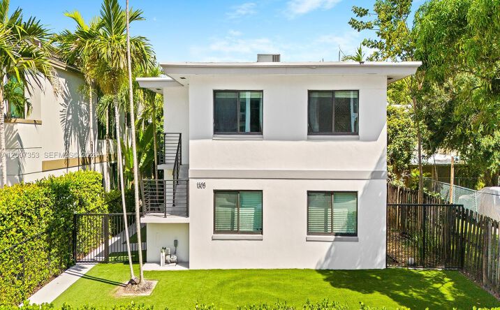 Pictures of Multifamily property located at 1305 SE 1st St, Fort Lauderdale, FL 33301 for sales - image #1