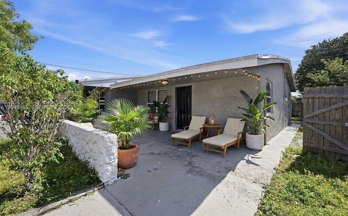 Pictures of Multifamily property located at 3070 NW 12th Ct, Fort Lauderdale, FL 33311 for sales - image #1