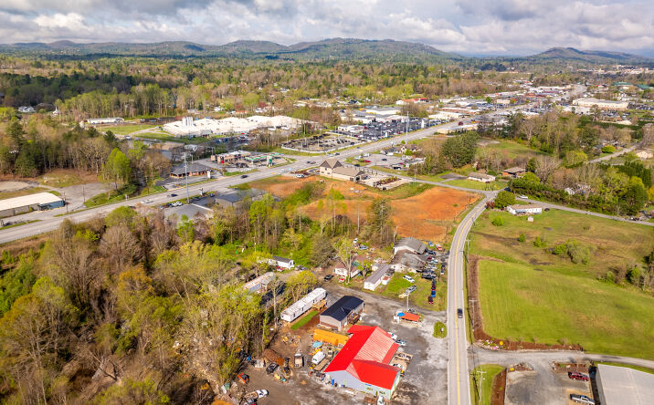 Pictures of Mixed Use, Mobile Home Park, Special Purpose property located at 1611 OLD SPARTANBURG RD, HENDERSONVILLE, NC 28792 for sales - image #1