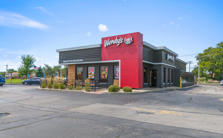 Pictures of Retail property located at 424 S SCHMALE RD, CAROL STREAM, IL 60188 for sales - image #1