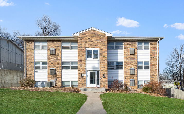 Pictures of Multifamily property located at 2411 WELBECK RD, DES MOINES, IA 50310 for sales - image #1